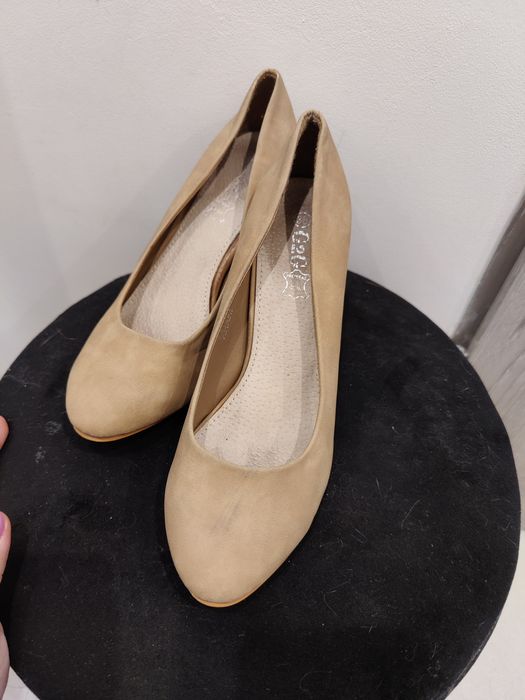 Buty na obcasie r 38