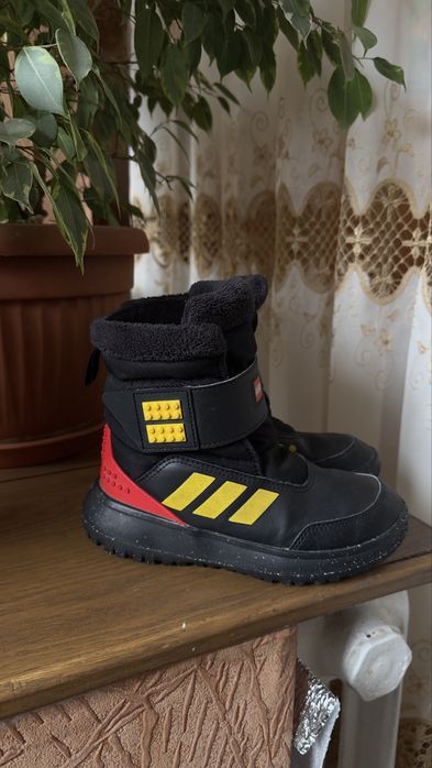 Продам Ботинки adidas