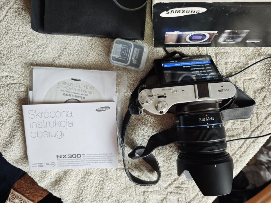 Aparat NX 300 z obiektywem