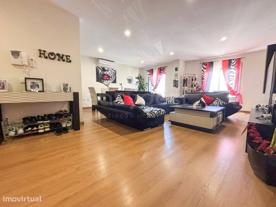 Apartamento T4 com grandes áreas e arrecadação na Moita — Moita, Setúbal