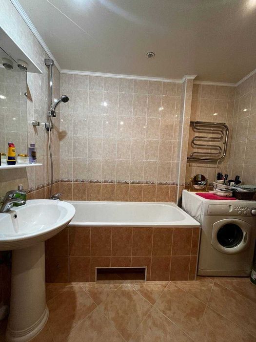 Простора 3 кімнатна квартира в центрі міста