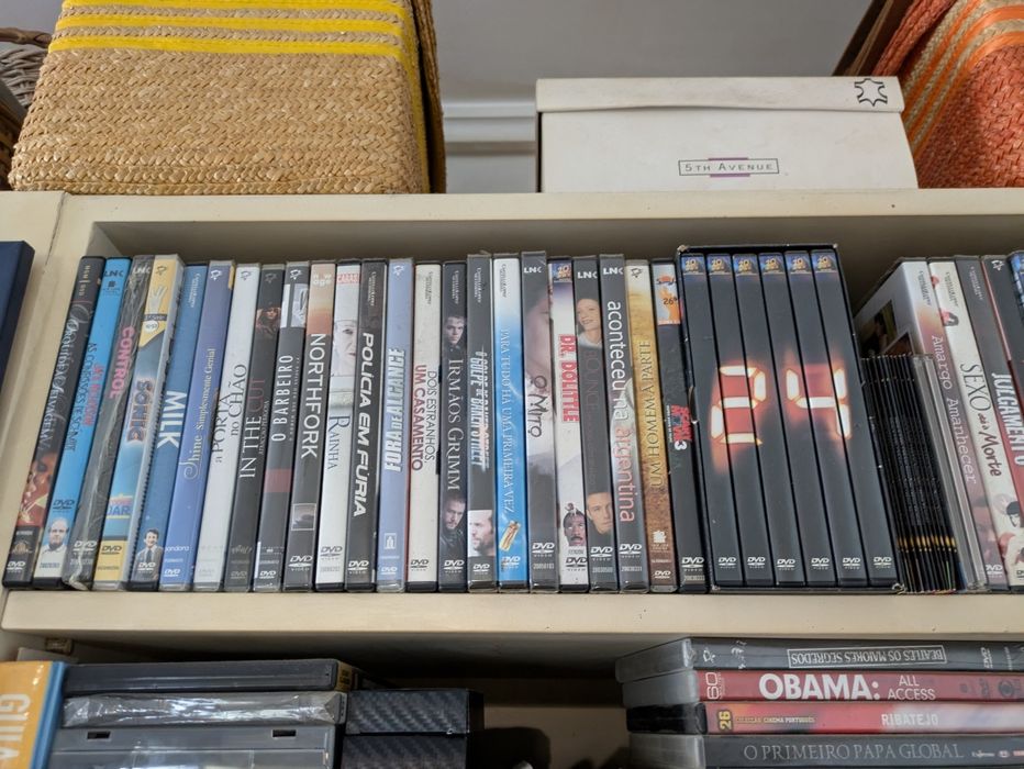 DVDs de filmes e séries