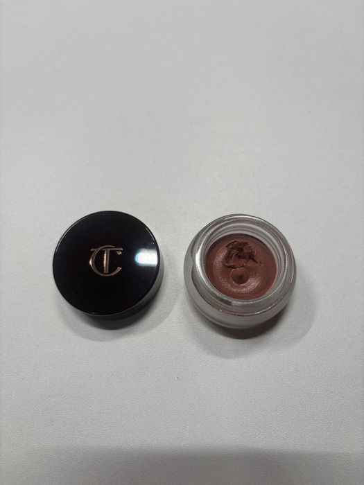 Charlotte Tilbury pillow talk “eyes to mesmerise”