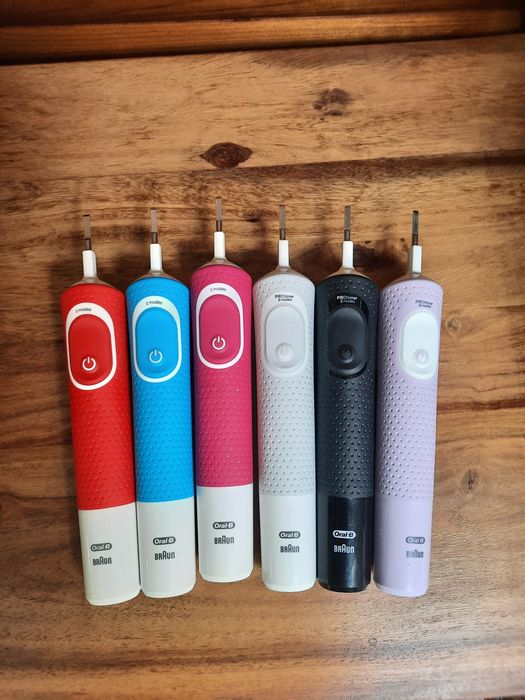 Szczoteczka do zębów oraz b Braun Vitality
