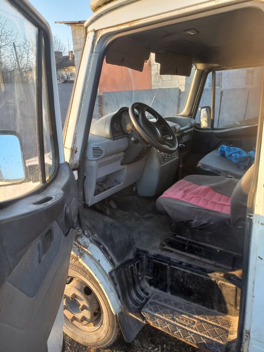 Продам бус потребує зварки