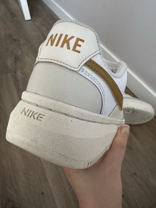 Кроссовки Nike Court размер 40,5