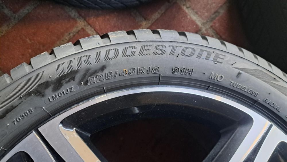 Alufelgi 18 cali 5 x 112 z oponami zimowymi Mercedes cla