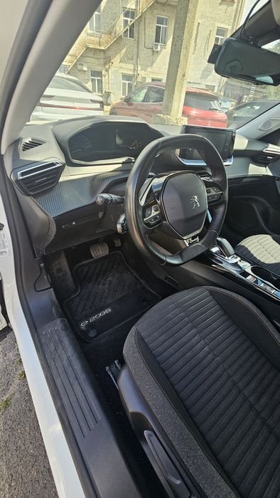 продам авто Peugeot  e-2008