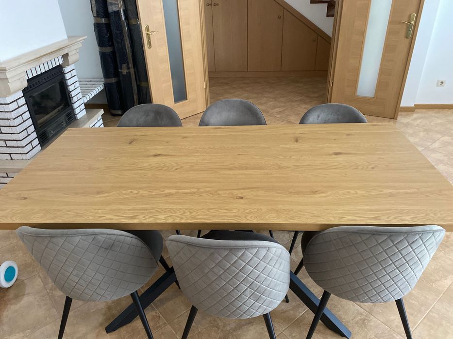 Conjunto mesa e 6 cadeiras