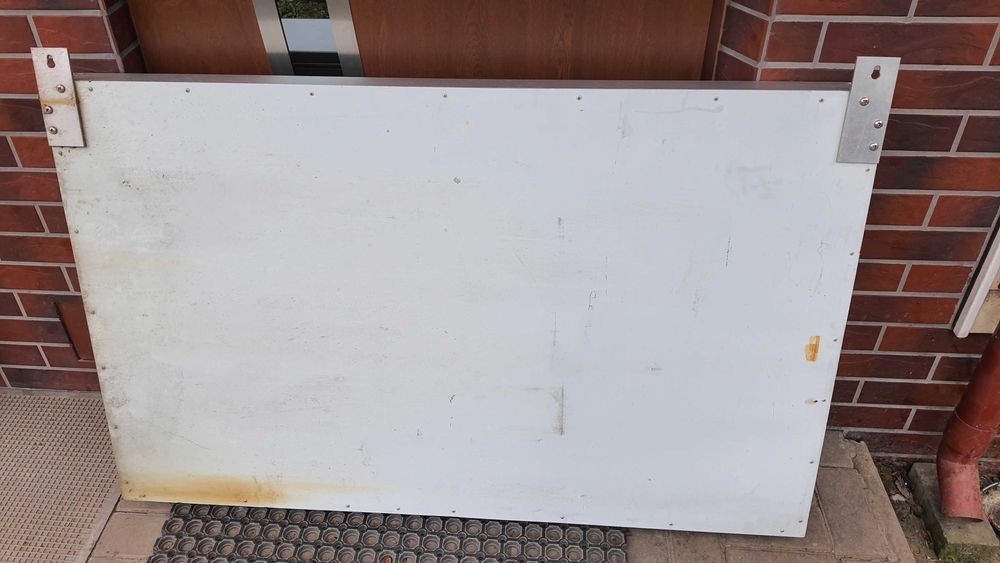 Gablota tablica witryna aluminiowa zamykana wisząca
