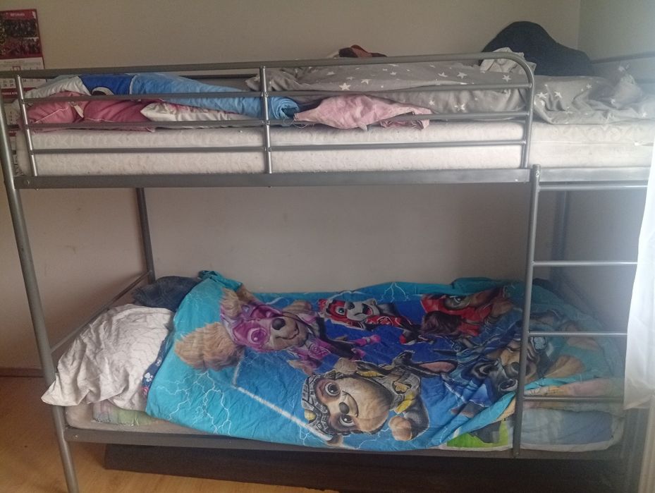 Sprzedam łóżko piętrowe z materacami