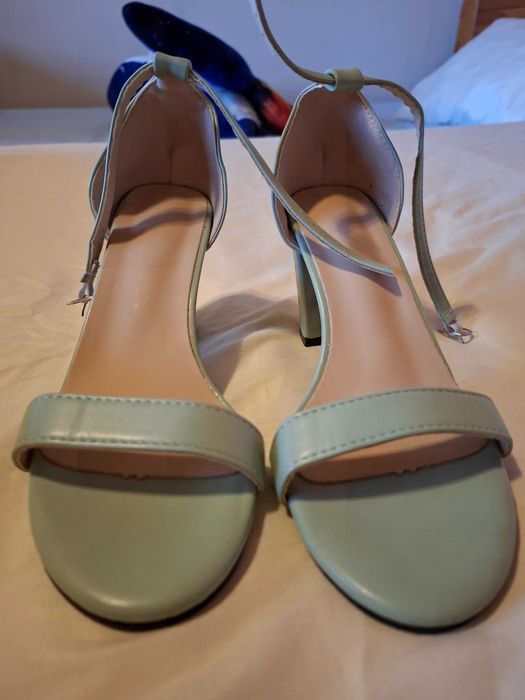 Sapatos altos/sandalias