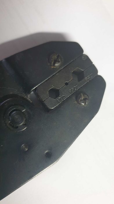 Alicate de cravar fichas BNC de vídeo