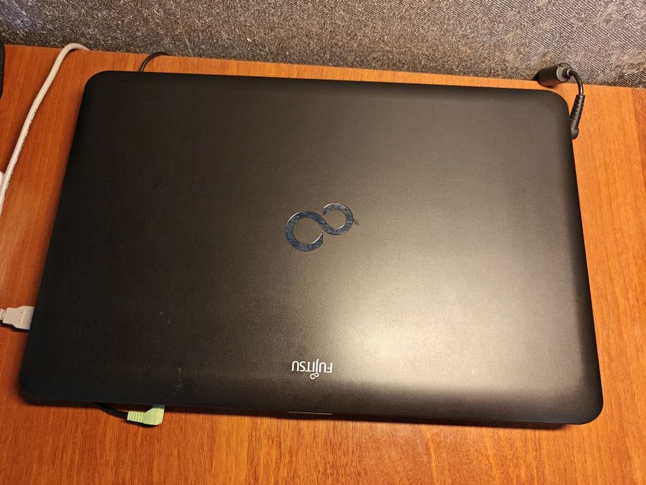 Ноутбук Fujitsu Siemens AH512