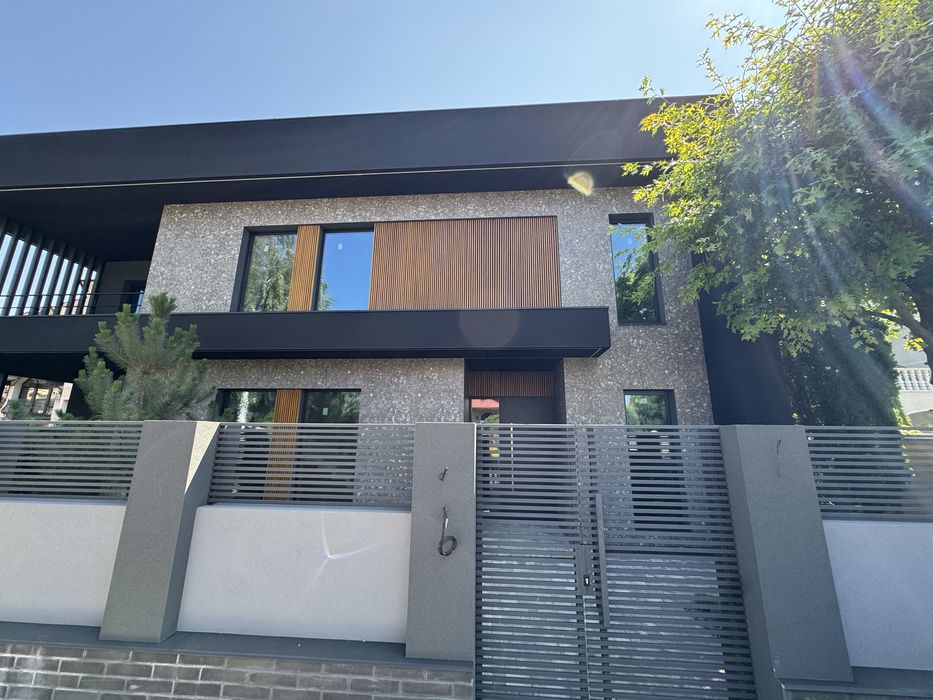 Продаєься будинок в стилі Хайтек