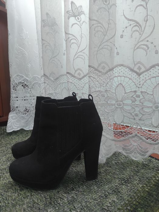 Ботінки на каблучку