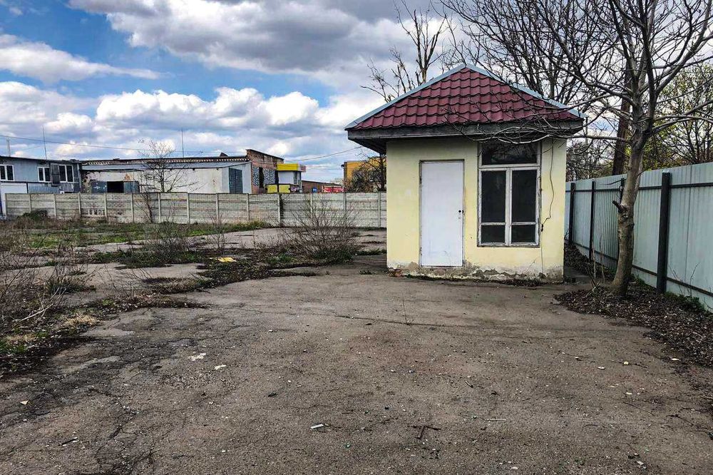 Продаж комерційного приміщення 477 м2. 25 соток