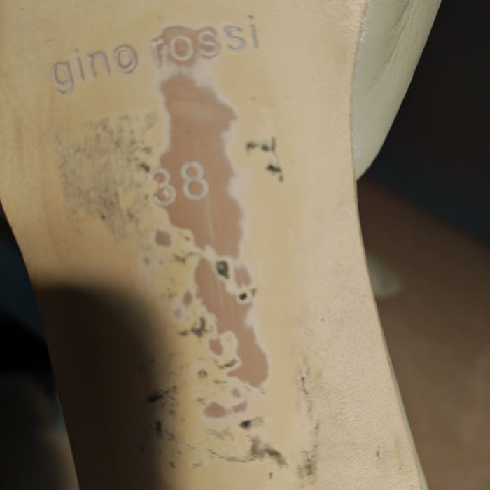 Klapki na obcasie Gino Rossi rozm.38 beżowe