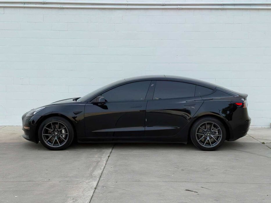 Tesla Model 3 Long Range      2022