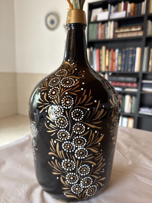 Garrafao pintado ha mao