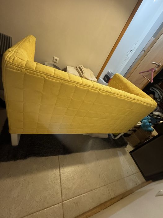 Sofá amarelo Knopparp IKEA