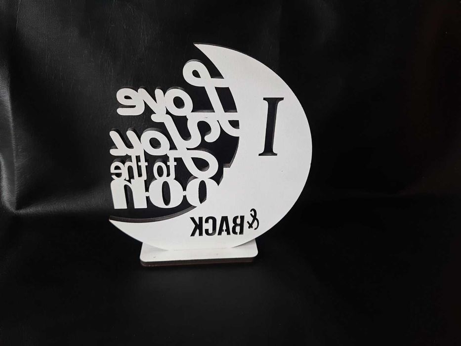 Статуетка "до місяця і назад" з чорним блиском