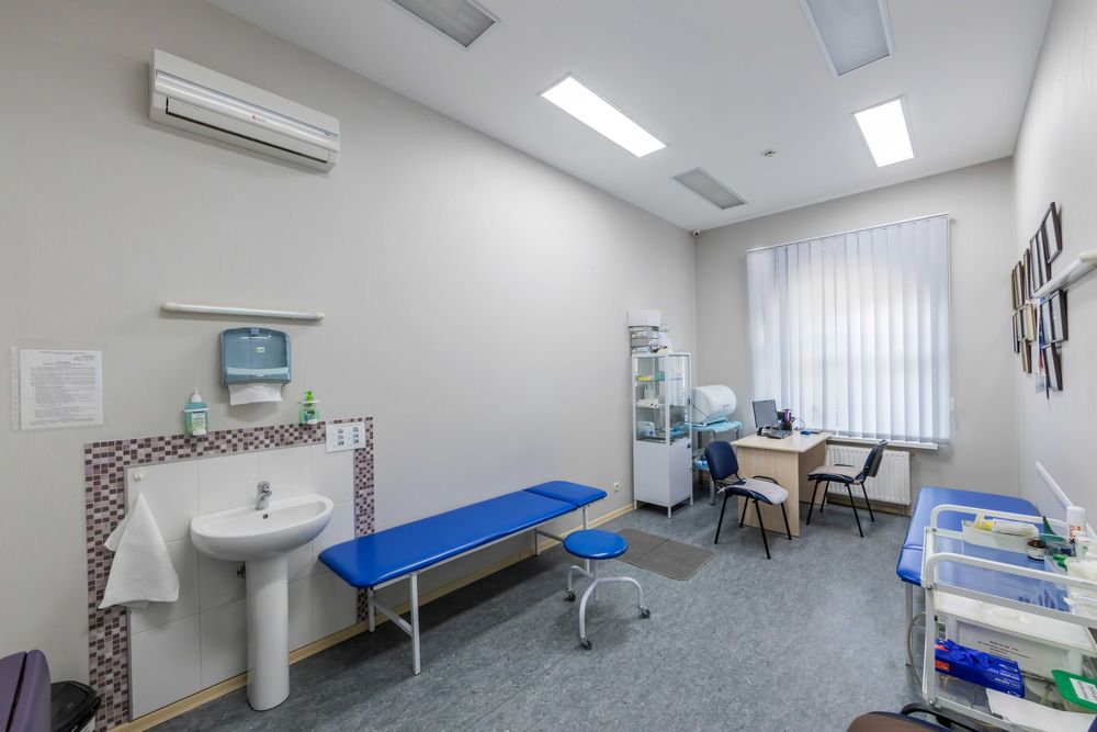 Приміщення під медичну клініку 358 м² — оренда з правом викупу | Поділ