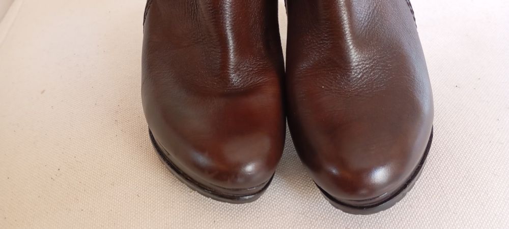 Botas castanha de salto alto Uterque