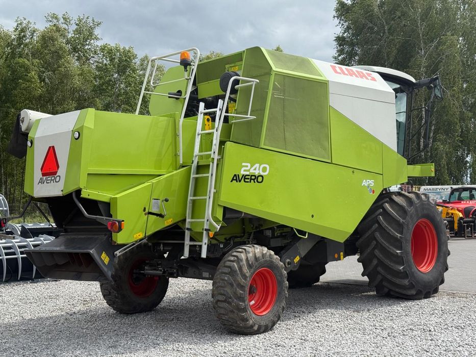 Kombajn zbożowy Claas Avero 240 APS