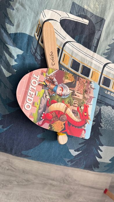 Espada e escudo em madeira