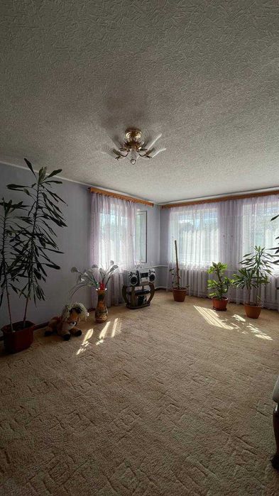 Продам будинок  99,2 м² з гаражем та власним подвір'ям.