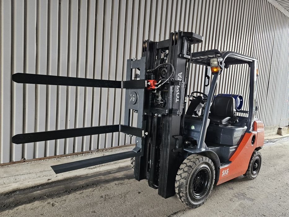 Навантажувачі вилкові в Києві. Вилочные погрузчики Тойота.