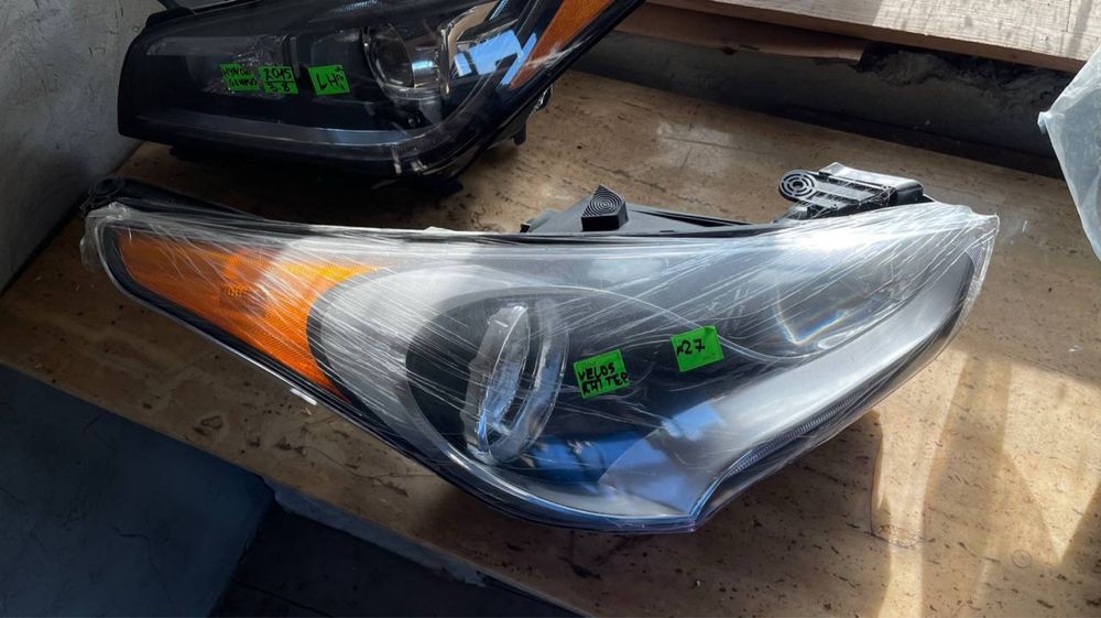 Фара правая HYUNDAI VELOSTER 12-17