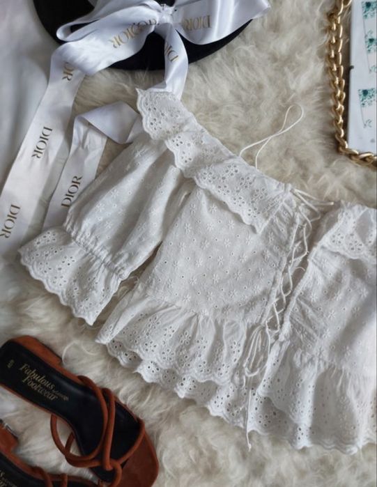 Білий топ з рюшами ZARA