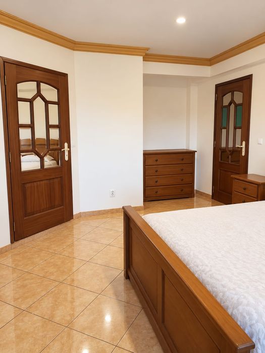 Quarto Mobilado com w.c para Arrendar