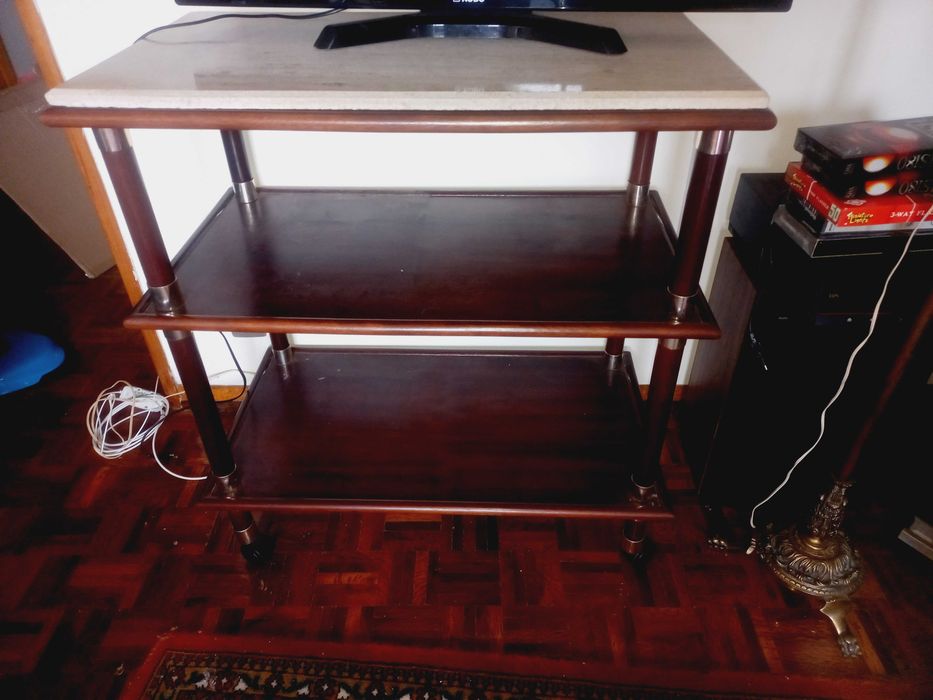 Movél tampo de pedra, com rodas, para Televisão, etc