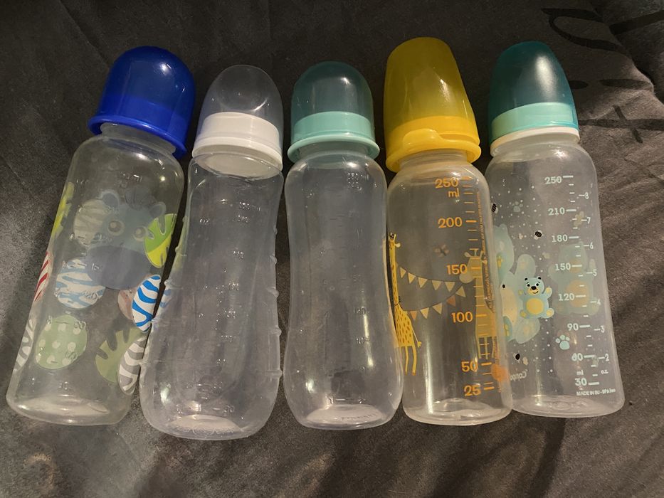 Пляшечки для годування малюка