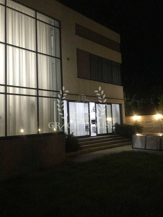 Продажа дома с ремонтом на Нивках 290 м2. бассейн, закритий КГ, охрана