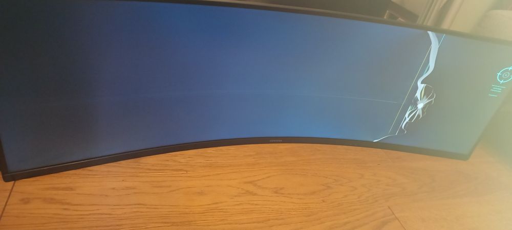 Monitor lekko uszkodzony