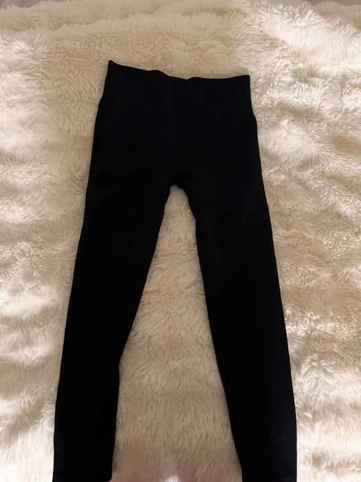 czarne prążkowane legginsy idealne na siłownię gym twenty days