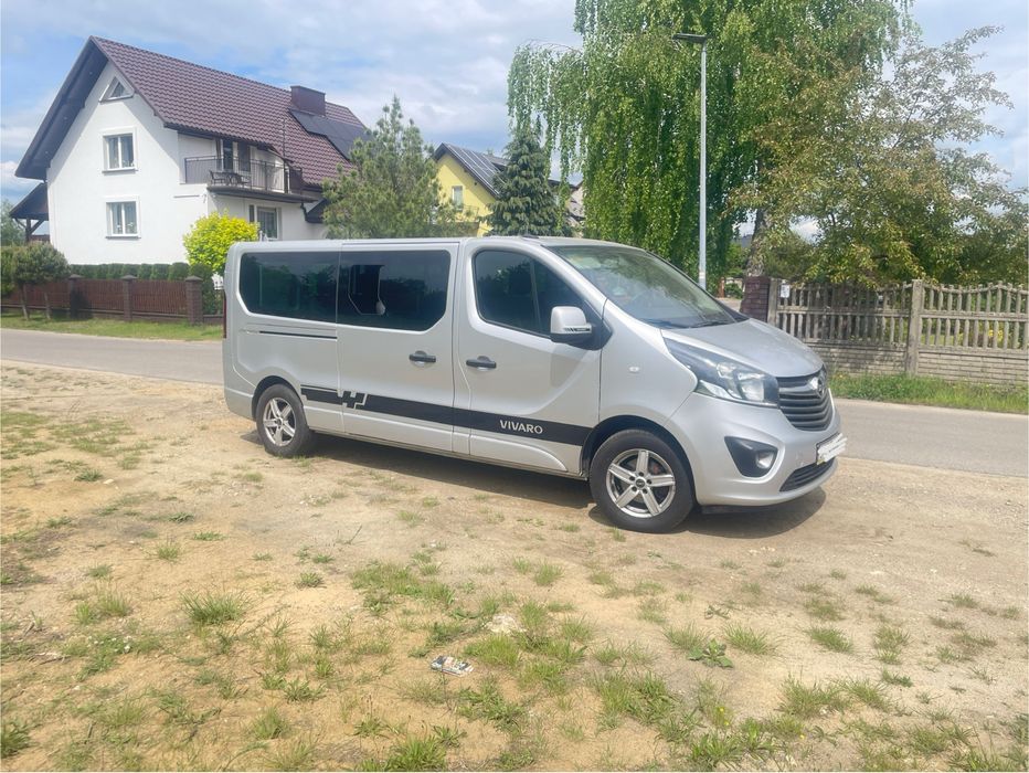 Opel Vivaro long 1,6 9 osób