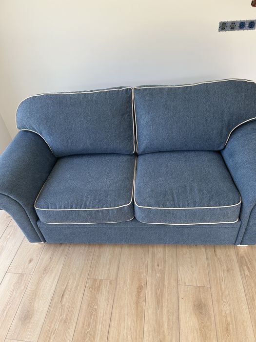 Sofa z funkcją spania w kolorze niebieskim