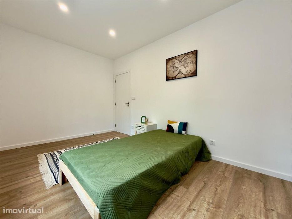 Apartamento T4 com garagem na Guarda Inglesa, Santa Clara