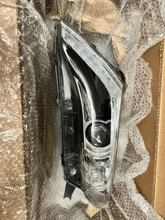 Фара від тойота венза 2013