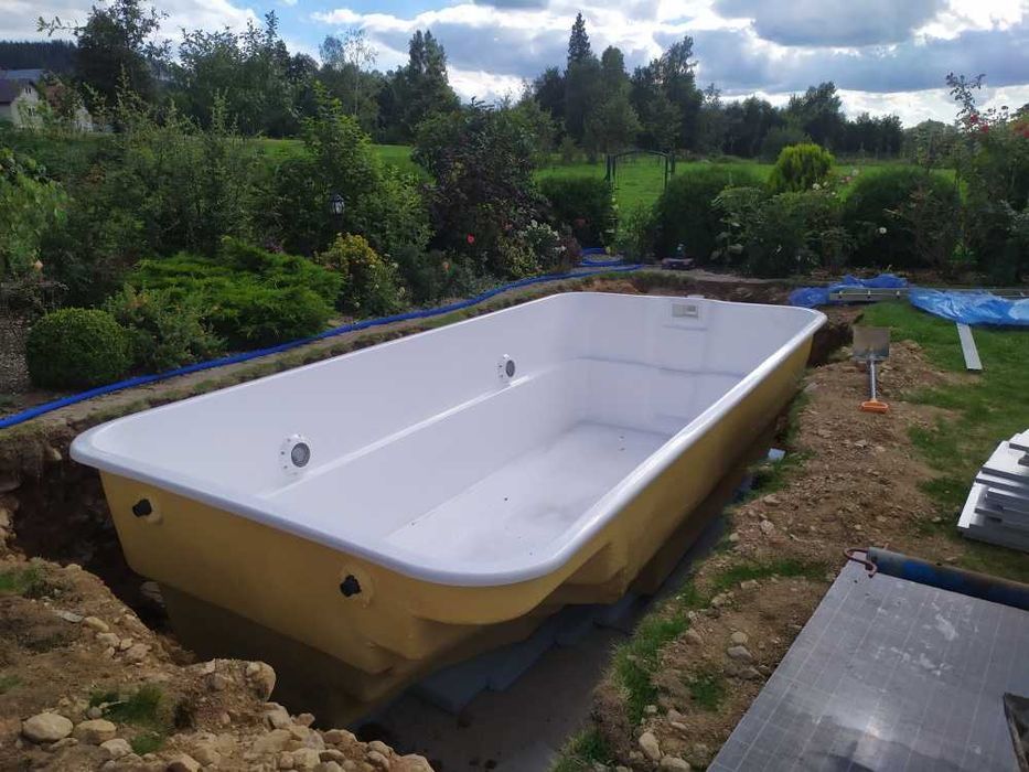 Basen ogrodowy montaż, montaż niecki poliestrowej montaż basenu tarasu