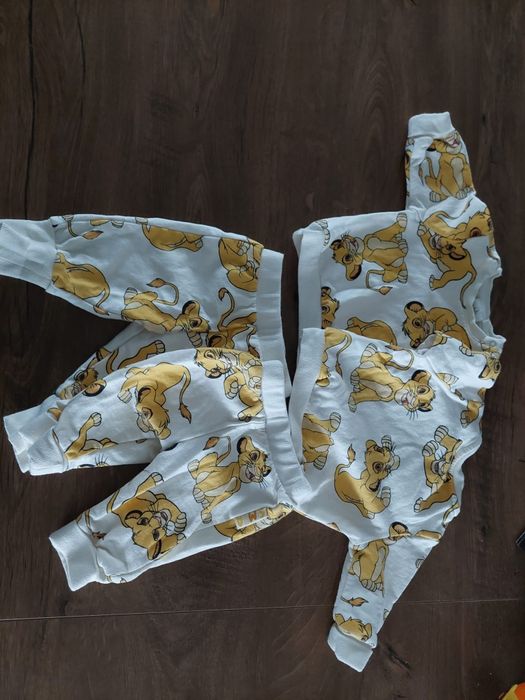 Zestaw ciuchów identycznych dla bliźniaków niemowlęce