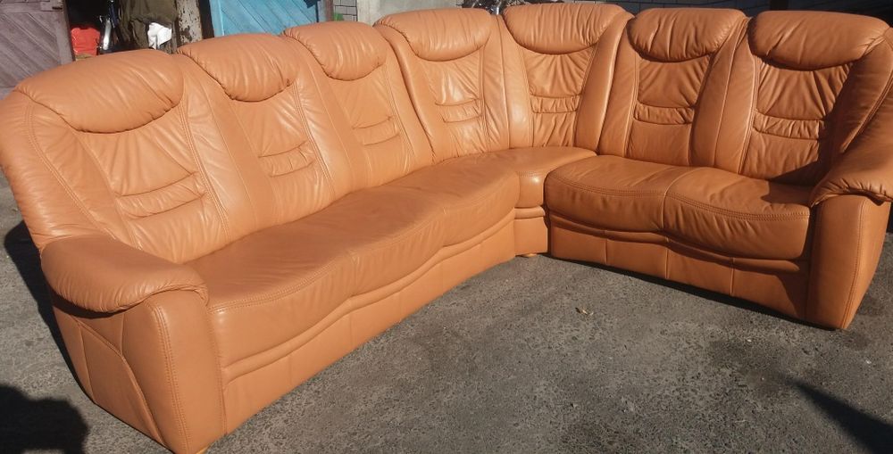Продам шкіряний диван.