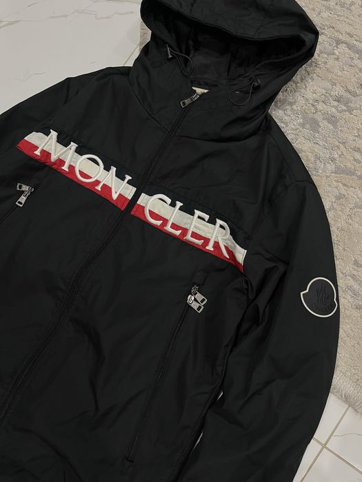 курточка Moncler