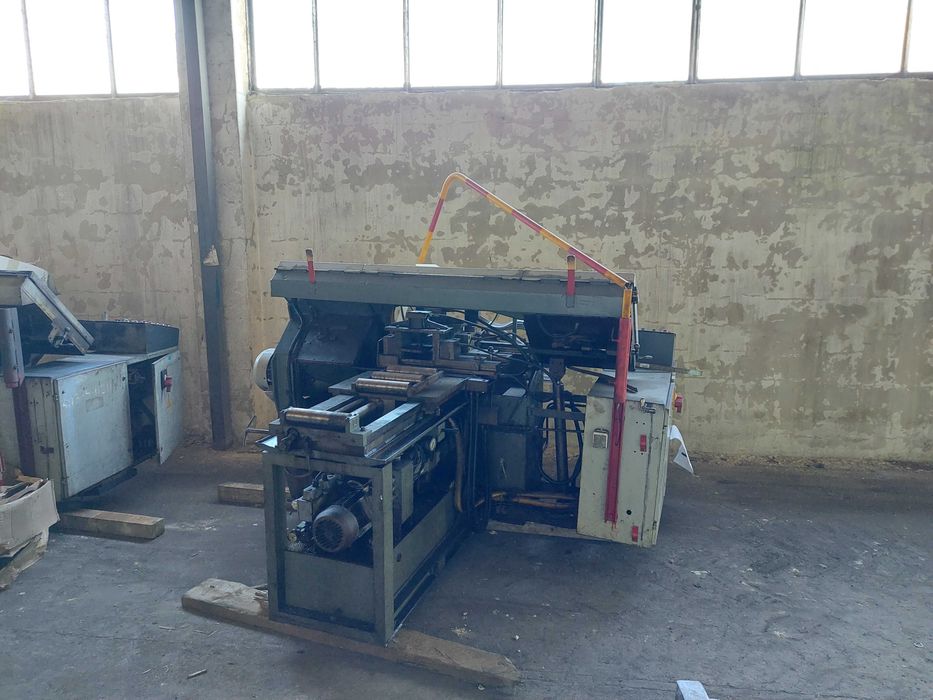 Maszyny do obróbki metalu [tokarka,piła taśmowa, wiertarka kolumnowa]