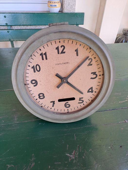 Relógio Reguladora antigo, tempo da guerra